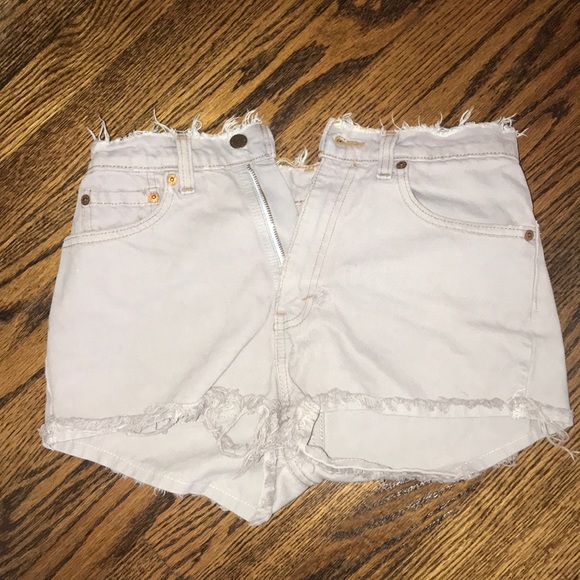 gray distressed levi jean shorts - Picture 1 of 3
